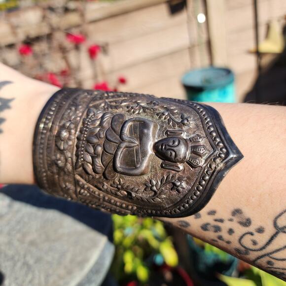 Antique Chinese Export Bracelet Sterling Silver Buddha Ornate Repousse Cuff RARE - Picture 15 of 16